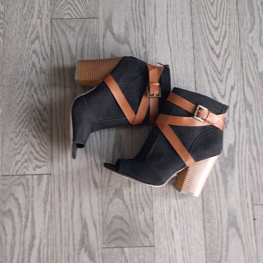 Beautiful opt toe shoes by justfab✴️✴️✴️✴️